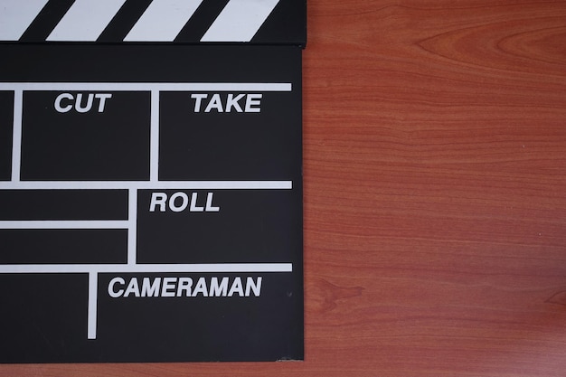 Direct boven de opname van de film op de tafel