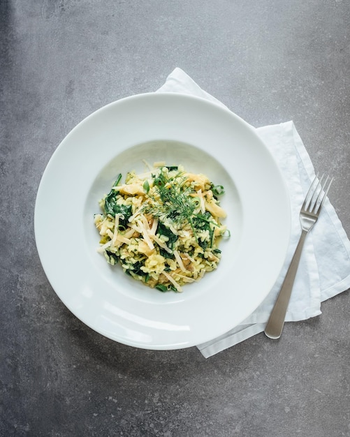 Direct boven de opname van eten geserveerd in een kom