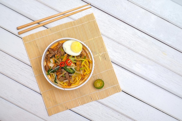 Direct boven de opname van het eten geserveerd in de kom