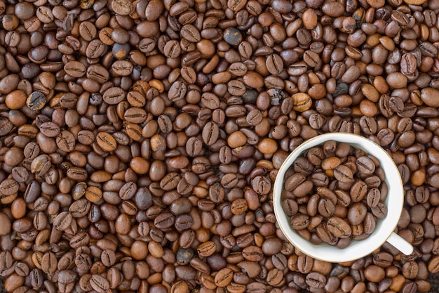 Direct boven een opname van geroosterde koffiebonen