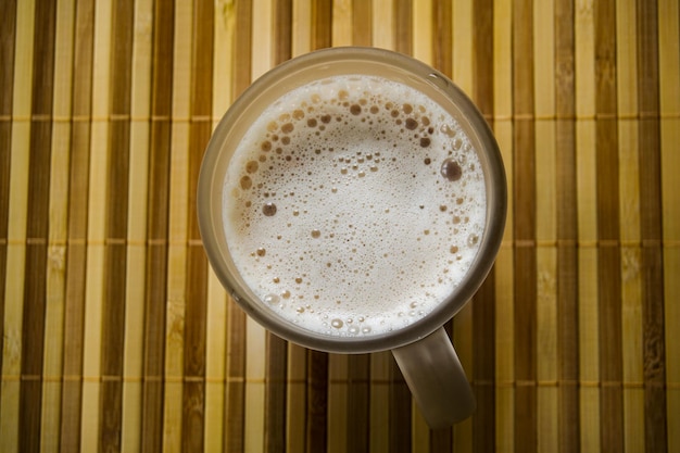 Foto direct boven een shot koffie in een kopje.