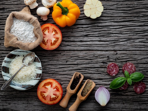 Foto direct boven schot van ingrediënten op tafel