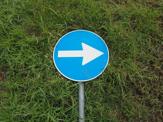 Photo direction arrow sign