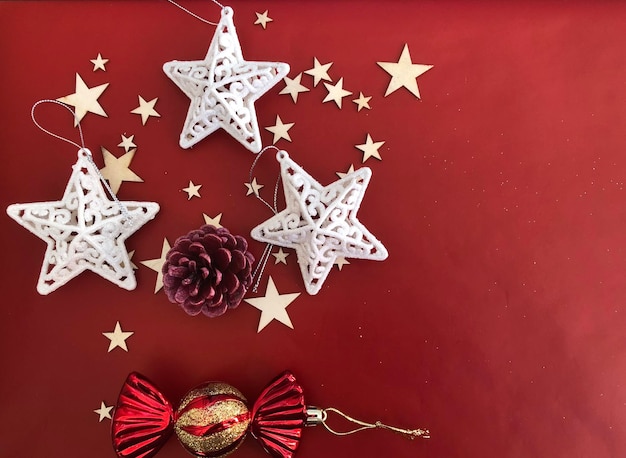 Фото Прямо над снимком рождественского украшения на столе