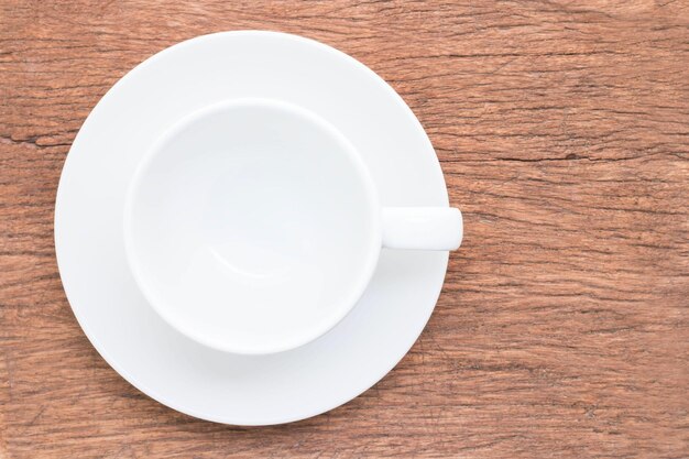 写真 テーブルの上のコーヒーカップの直接上のショット