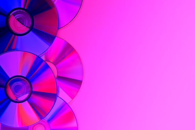 사진 핑크색 배경 에 있는 컴트 디스크 의 바로 위 사진