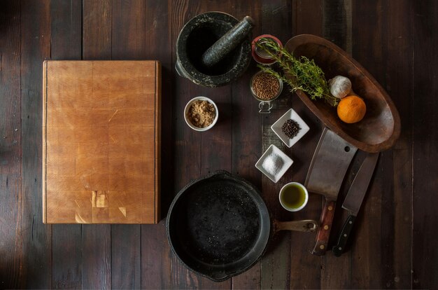 写真 テーブルの上の食料の直接上のショット