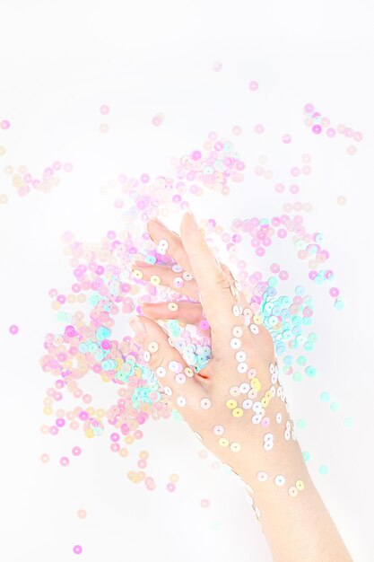 사진 핑크색 배경 에 인 손 의  을 바로 위 에 찍은 사진