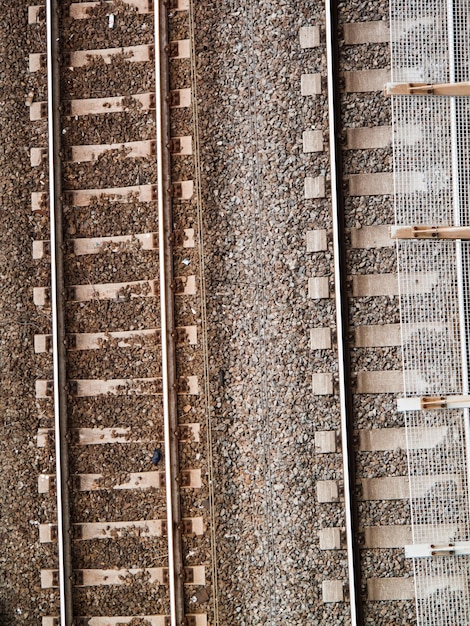 写真 鉄道線路のすぐ上のショット