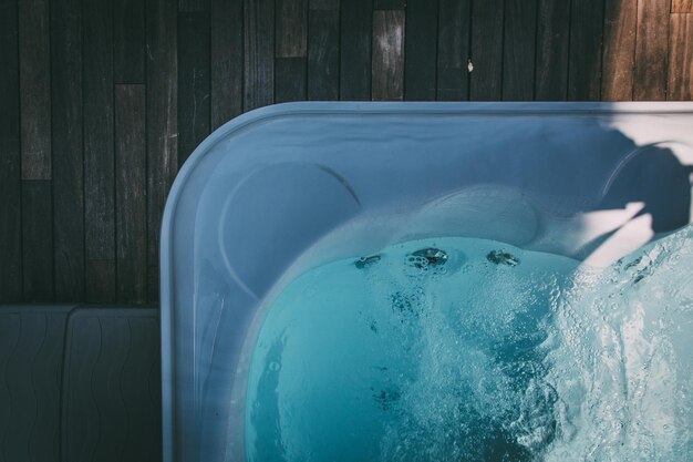 写真 浴槽の水の直接上の景色