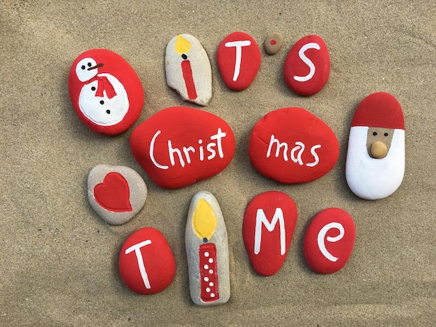 Photo directly above shot of christmas decoration made from pebbles