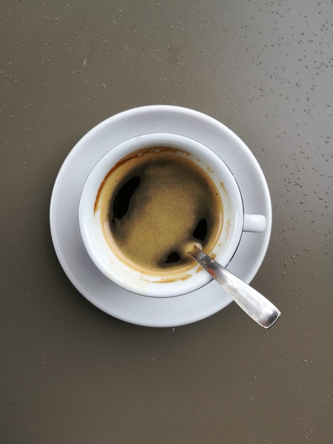 コーヒーカップの直接上のショット