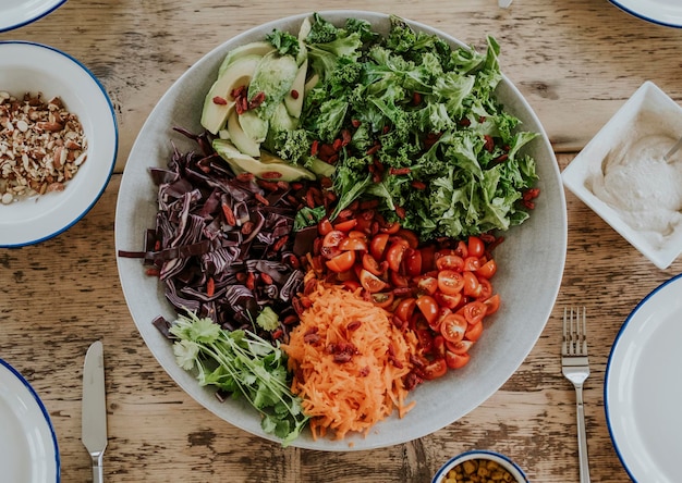 Photo directly above shot of food served in bowl on wooden table