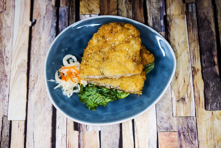 Photo directly above shot of fried fish in plate on table