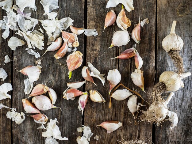 Photo directly above shot of garlic on wooden table