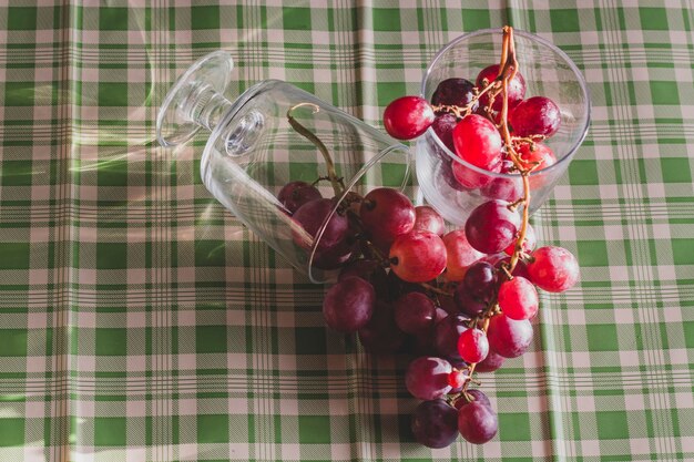 Photo directly above shot of grapes in glass bowl on table