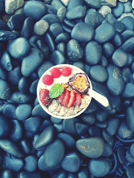 Foto direttamente sopra la foto di uno spuntino sano