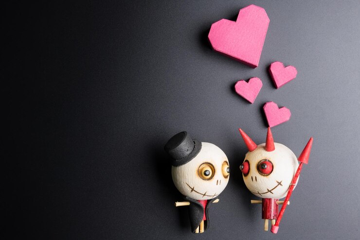 फोटो directly above shot of heart shape with figurine over black background