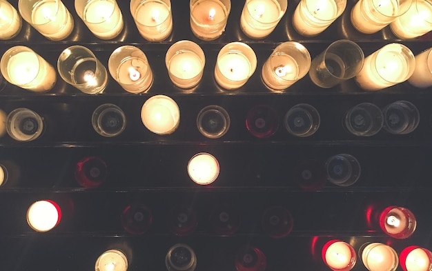 Photo directly above shot of illuminated candles in glass containers