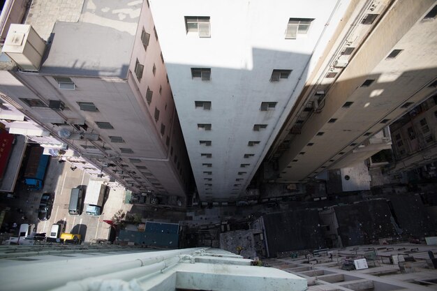 Photo directly below shot of modern buildings against sky