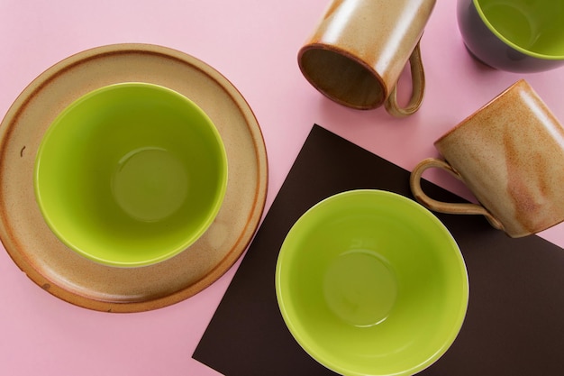 テーブルの上にあるお茶のカップの直接上のショット