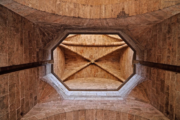 Foto direttamente sotto lo scatto del soffitto di legno