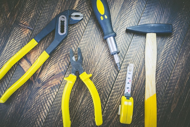 Foto direttamente sopra la ripresa dello strumento di lavoro sul tavolo