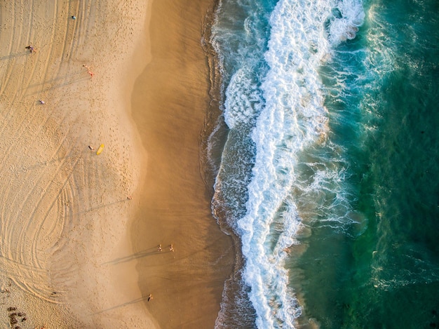 Photo directly above view of shore at beach