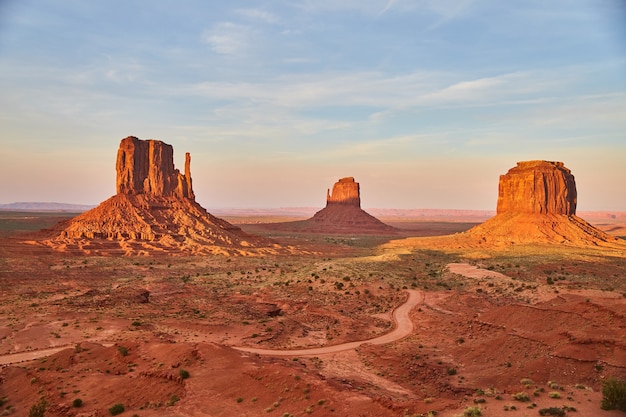 https://img.freepik.com/premium-photo/dirt-road-winding-through-large-pillars-of-red-rock-in-monument-valley-arizona_501731-383.jpg