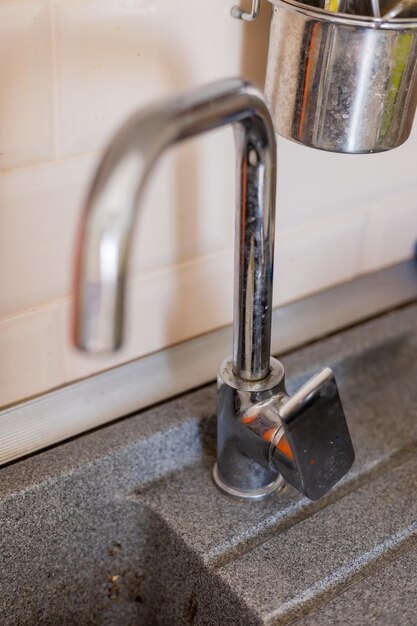 Photo dirty dishes in the kitchen sink a raid on plumbing