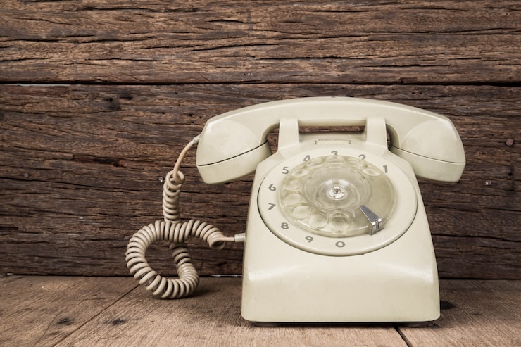 Photo dirty vintage telephone