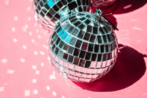 Disco bal op roze