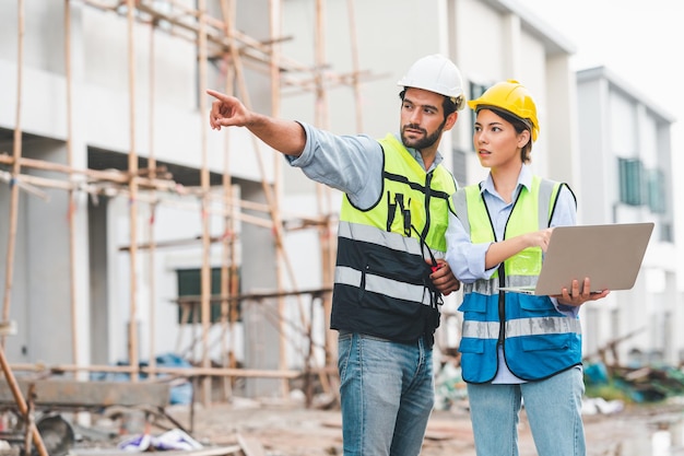 Foto discutere sul progetto di costruzione