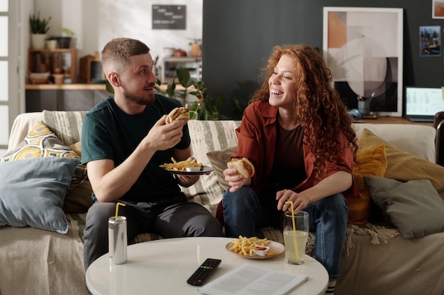 discussing movie while eating hamburgers