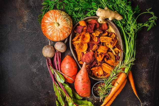 Dish of healthy vegetable chips from beets, sweet potatoes, pumpkin