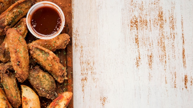 Photo dish of roasted wings with potato and sauce