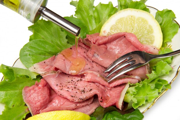 dish with Roastbeef with salad