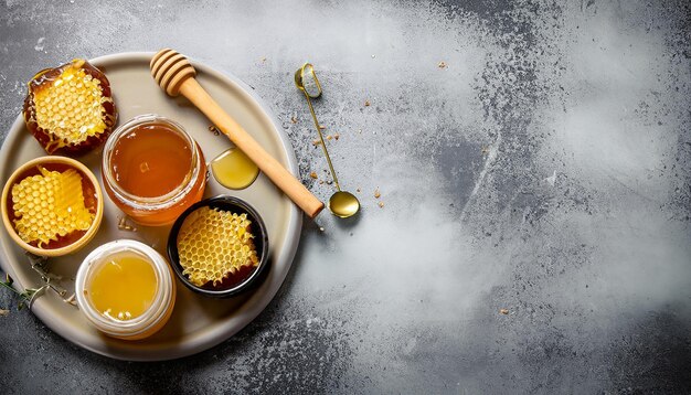 Photo dishes with fresh slice honey on a plate concrete background