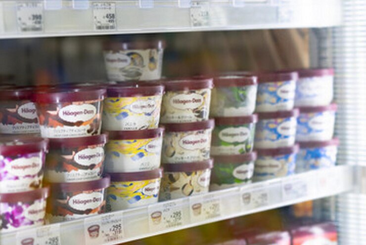 Photo a display of different kinds of food items in a store