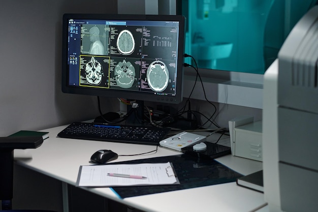 displaying medical scans on computer monitors in office