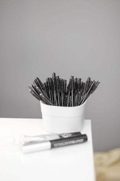 Disposable brushes for eyebrows and eyelashes Brushes in a glass Black brushes