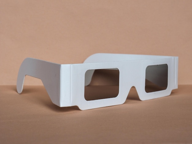 Disposable polarised glasses