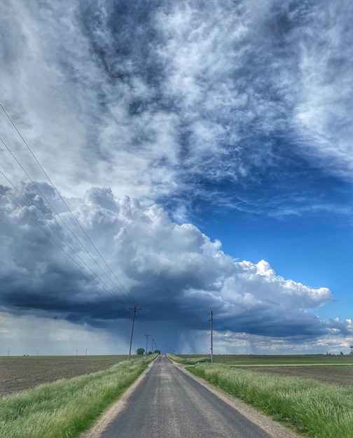 Foto una distante tempesta che si sta preparando