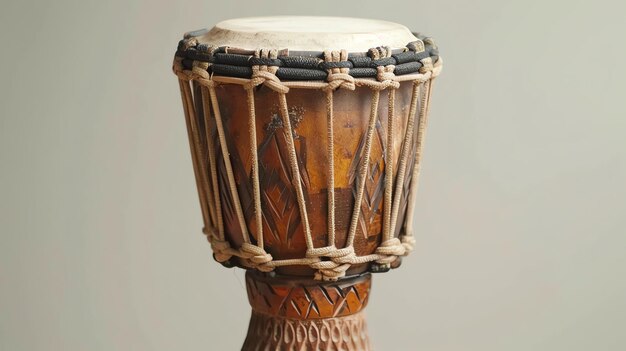 Foto dit is een prachtige handgemaakte houten djembe-trommel.