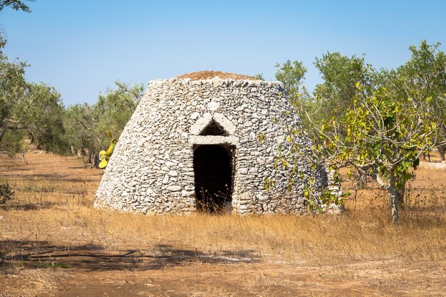 Dit traditionele pakhuis heet Furnieddhu in het lokale dialect. Alle structuren gemaakt van steen, gebruikt om landbouwwerktuigen in het land te repareren