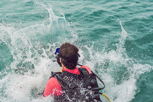 Divers jump in the sea to start diving