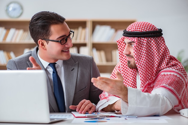 アラブのビジネスマンとの多様なビジネスコンセプト