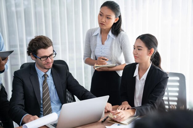 Diverse of business people discuss business Habiliment