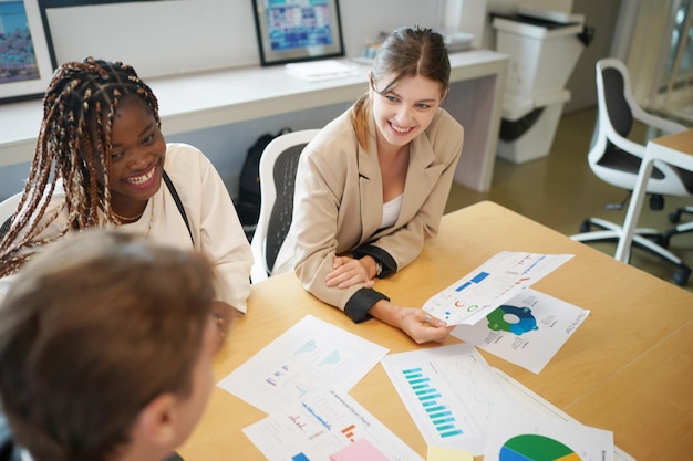 Photo diverse business people on a meeting