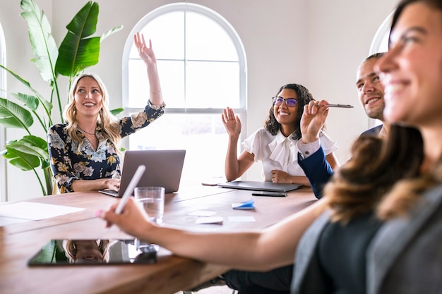 Photo diverse business people in a meeting